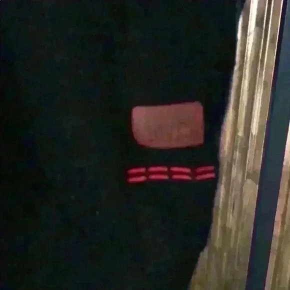 Black Sweater Peace Love world - Picture 3 of 5